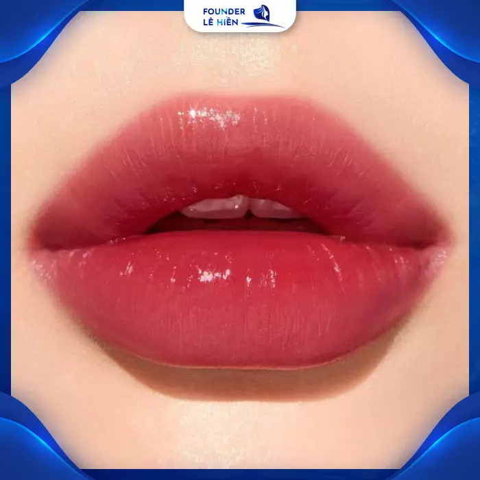 Môi trái tim là dáng môi có nhân trung mỏng và đều